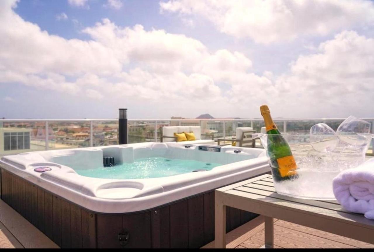 Stylish Luxury Condo, Central Location, Ocean View, Pool, Gym Οράνχεσταντ Εξωτερικό φωτογραφία